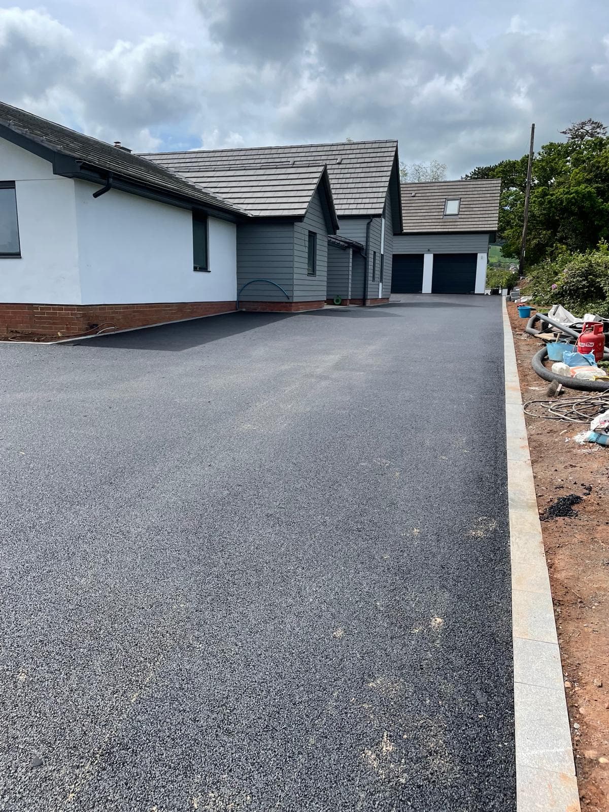 Professional driveway kerbing